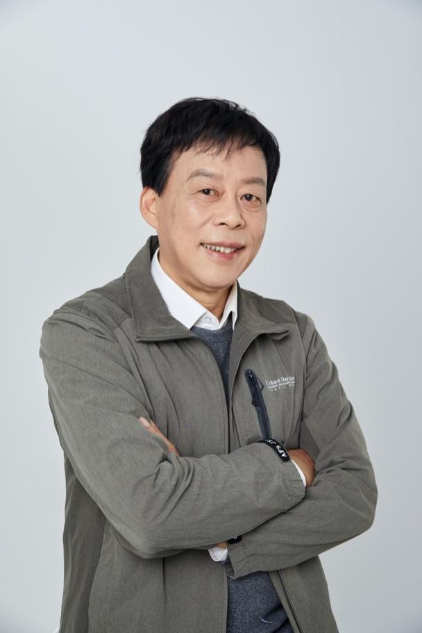 著名诗人作家黄亚洲携手青年女中音高楠共创作《我们都是淄博》全球