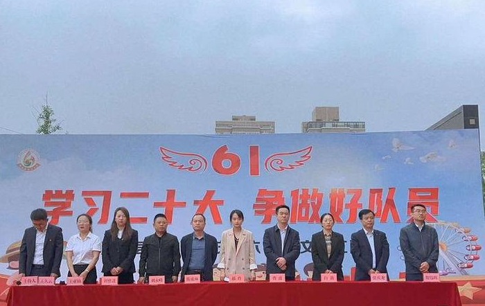 鲍熠杨 白倬义 陈若琪 惠思伊 白一帆 朱子轩朱紫怡 辛佳怡 师子涵 武