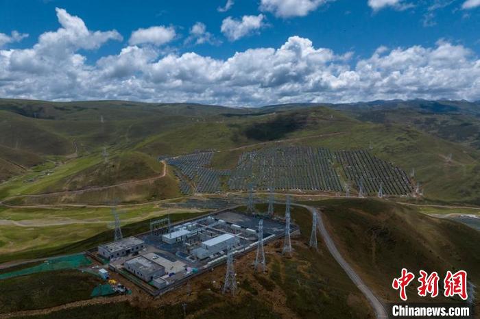 航拍建成投运的柯拉一期光伏电站升压站.刘忠俊 摄