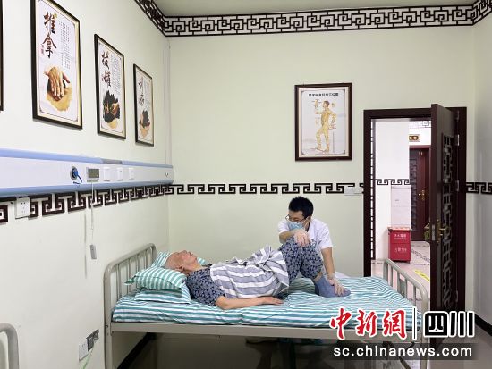 泸州龙马潭:健全养老服务体系 托举老人幸福晚年_中国大陆_新闻_华人头条