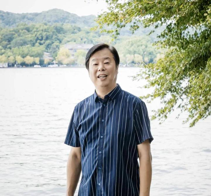 中国美术学院教授、水墨花鸟画家韩璐_中国大陆_新闻_华人头条