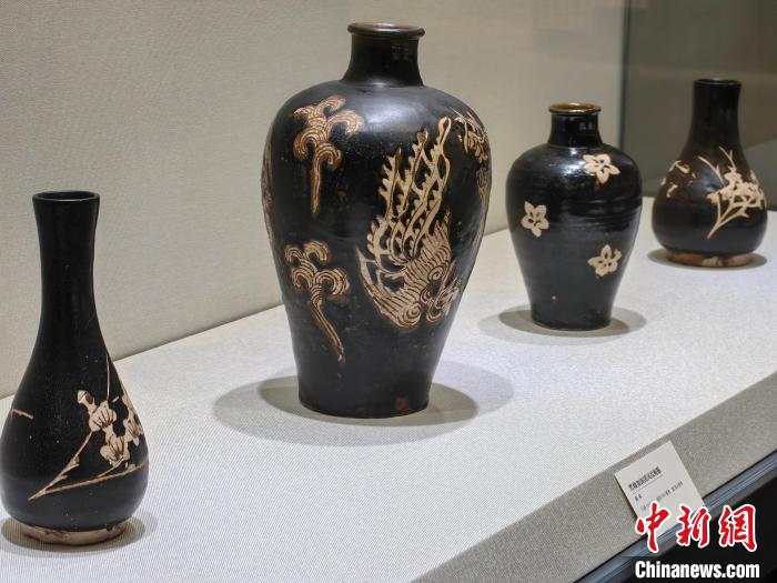 上海侨界收藏宋元时代吉州窑瓷器暨标本展开幕