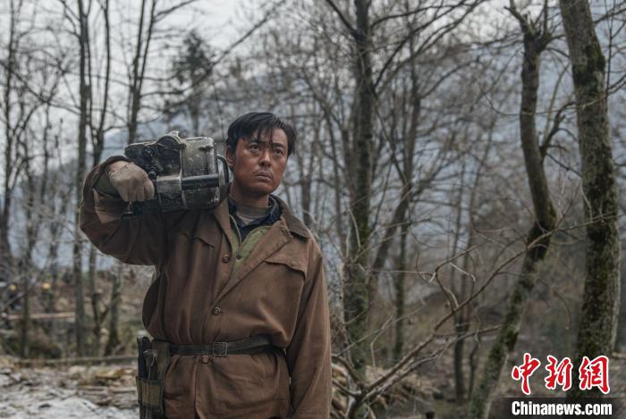 电影《开山人》首映礼在渝举行 再现下庄"天路"开山壮举