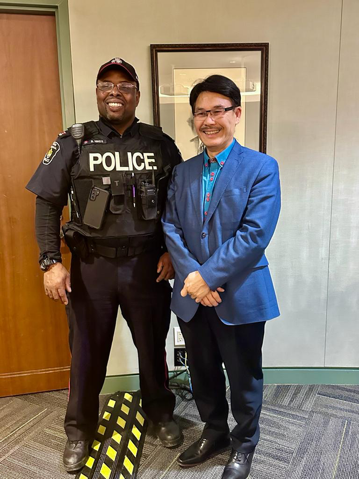 万锦市区域议员Alan Ho和市议员Ritch Lau与约克区警官Brian Hinds共同主持防止罪案论坛-Crime Prevention ...