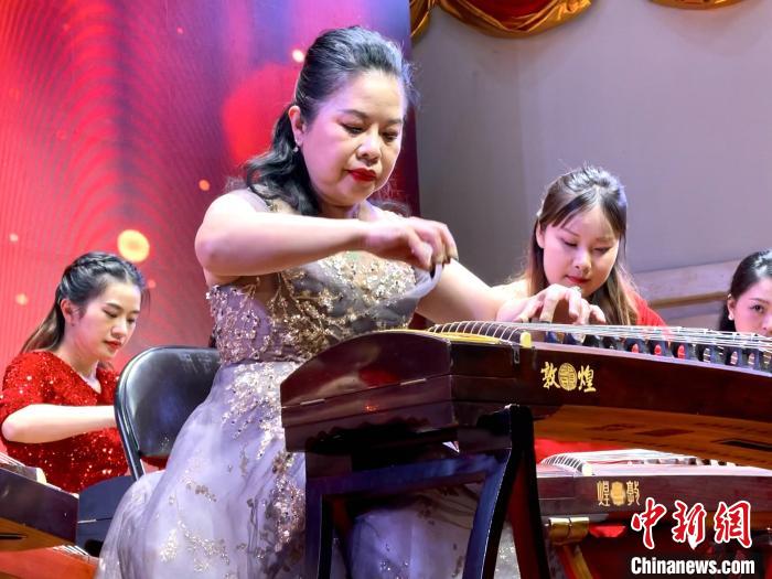 集美大学举办陈萍教授从教35周年音乐会_罗马_新闻_华人头条