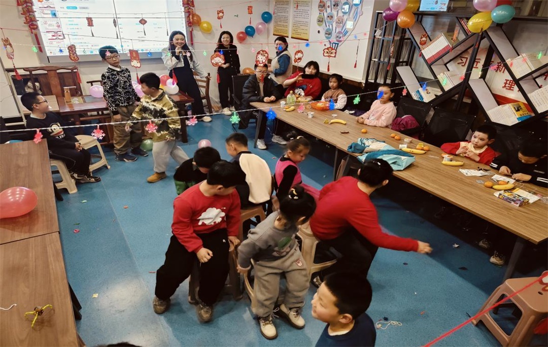 榆阳区长兴路社区开展“新年新梦想 巧手童心庆元旦”主题活动