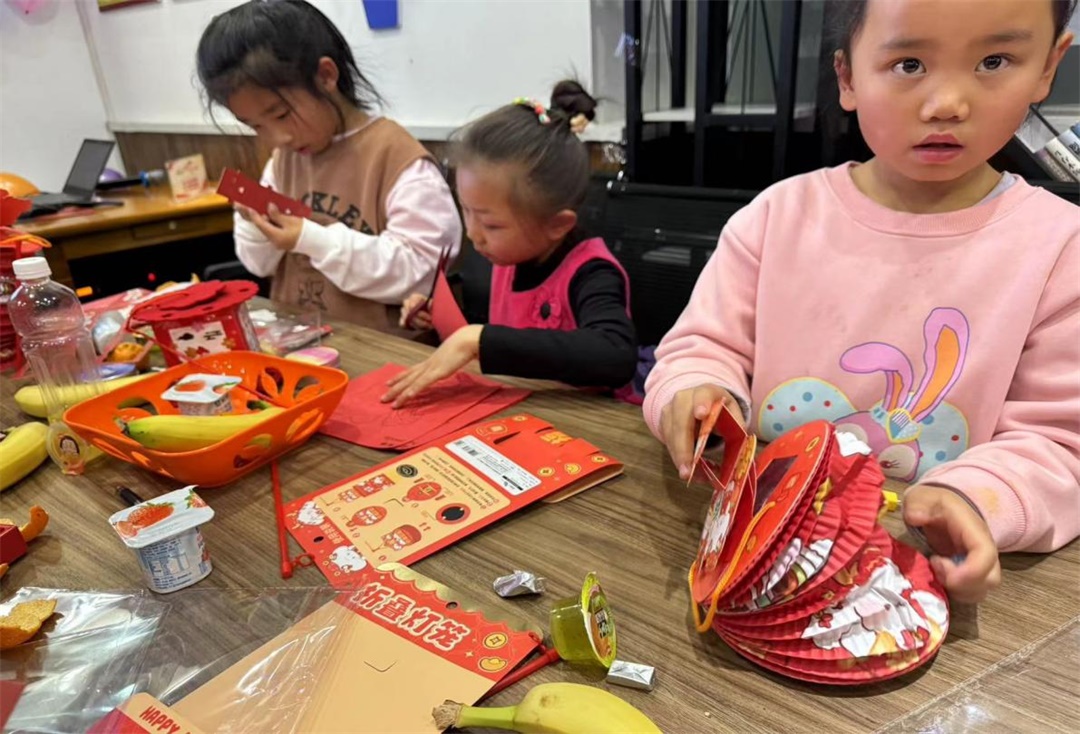 榆阳区长兴路社区开展“新年新梦想 巧手童心庆元旦”主题活动