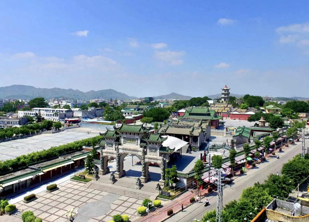 【华人头条讯】玄武山旅游区地处广东省中国历史文化名镇碣石镇北郊