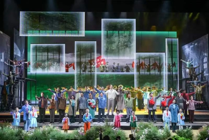 青年歌唱家洪之光回家乡主演治沙题材音乐剧_全球_新闻_华人头条