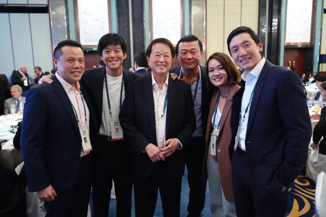 叔公是郭鹤年父亲是金龙鱼老板郭孔丰35岁的他是新加坡音乐科技新贵