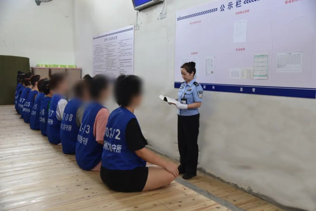 致敬了不起的她高墙铁门内的警界半边天