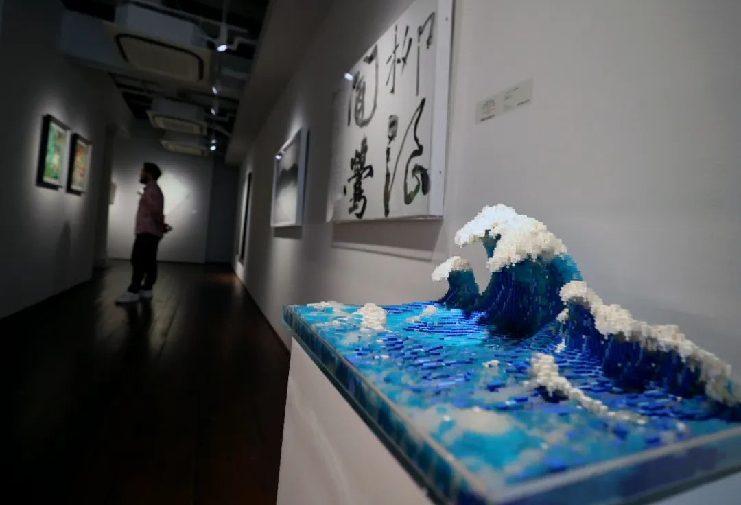 在新加坡的中国新移民，为何纷纷插旗画廊业？他们都看中这一点！_