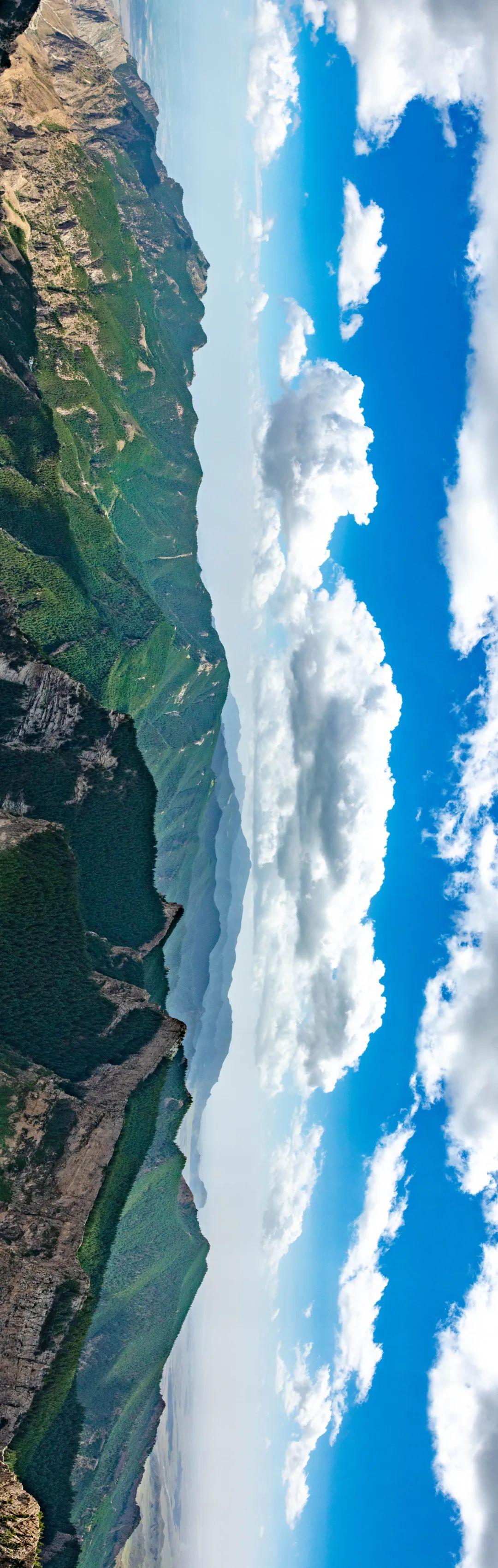 大漠无垠,中国第四大沙漠——腾格里沙漠漫无边际的黄沙对银川平原"虎