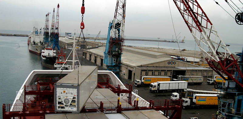 阿什杜德港正在装载的出口货物图片来源：Tamar Matsafi