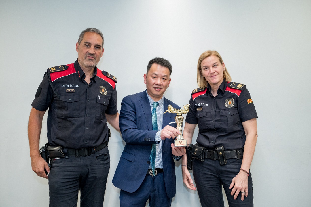 西班牙公羊会牵线巴塞罗那警察局 促成警局与华人社区沟通新渠道