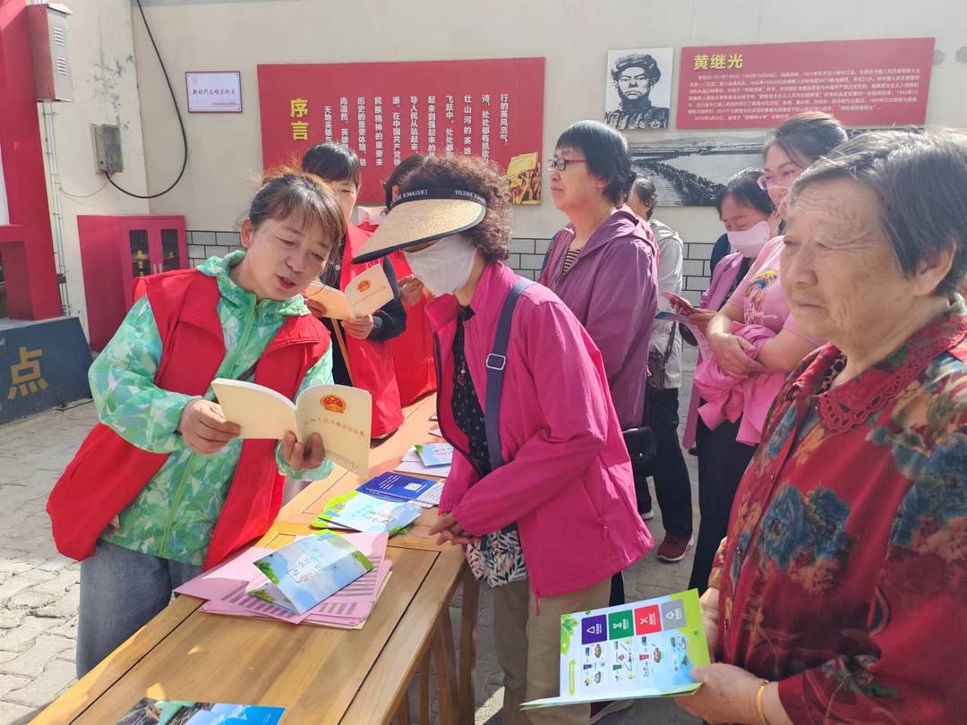 学院社区开展“美好生活·民法典相伴”普法宣传活动