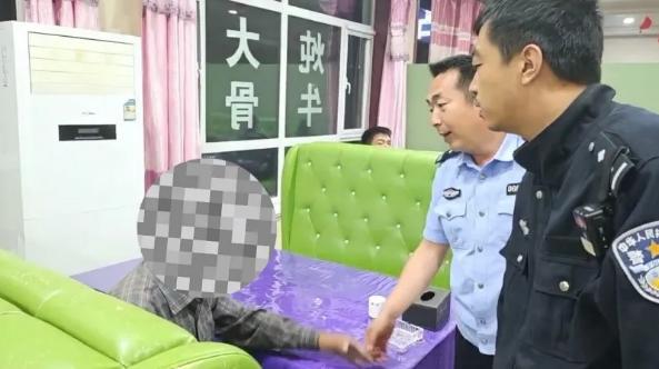 耄耋老人深夜迷路 热心民警助其归家