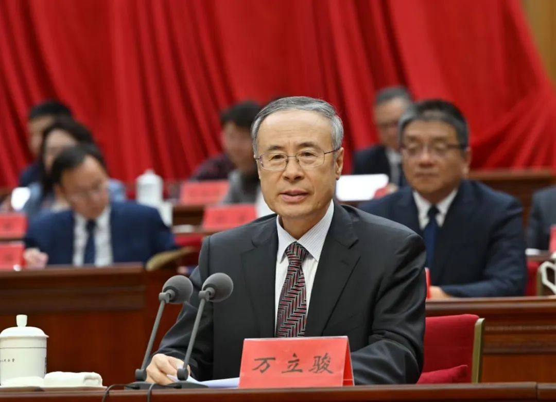 万立骏出席内蒙古自治区第八次归侨侨眷代表大会_中国大陆_新闻_华人头条