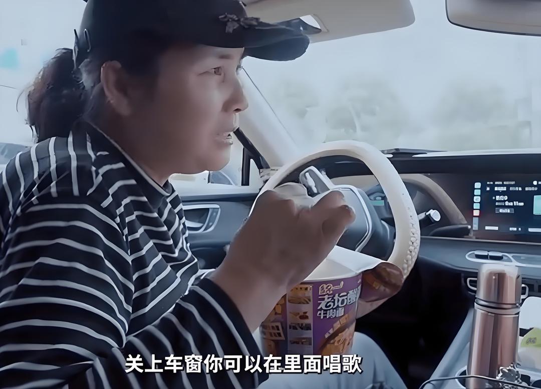 五旬阿姨开网约车：一天跑十几小时！每个努力生活人都值得尊重！