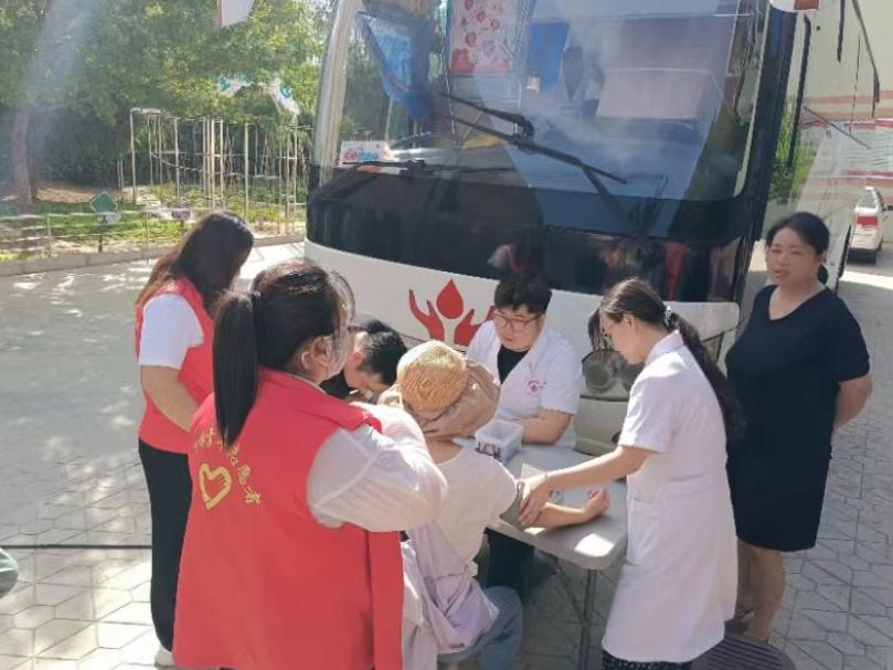 榆阳区鼓楼街道二里半社区开展“无偿献爱心 热血暖人心”活动 榆阳区鼓楼街道二里半社区开展“无偿献爱心 热血暖人心”活动