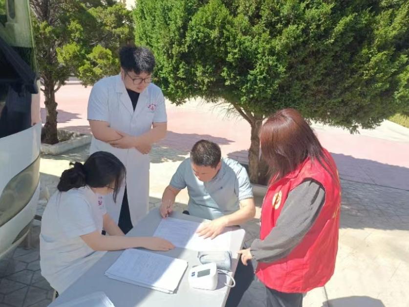 榆阳区鼓楼街道二里半社区开展“无偿献爱心 热血暖人心”活动 榆阳区鼓楼街道二里半社区开展“无偿献爱心 热血暖人心”活动