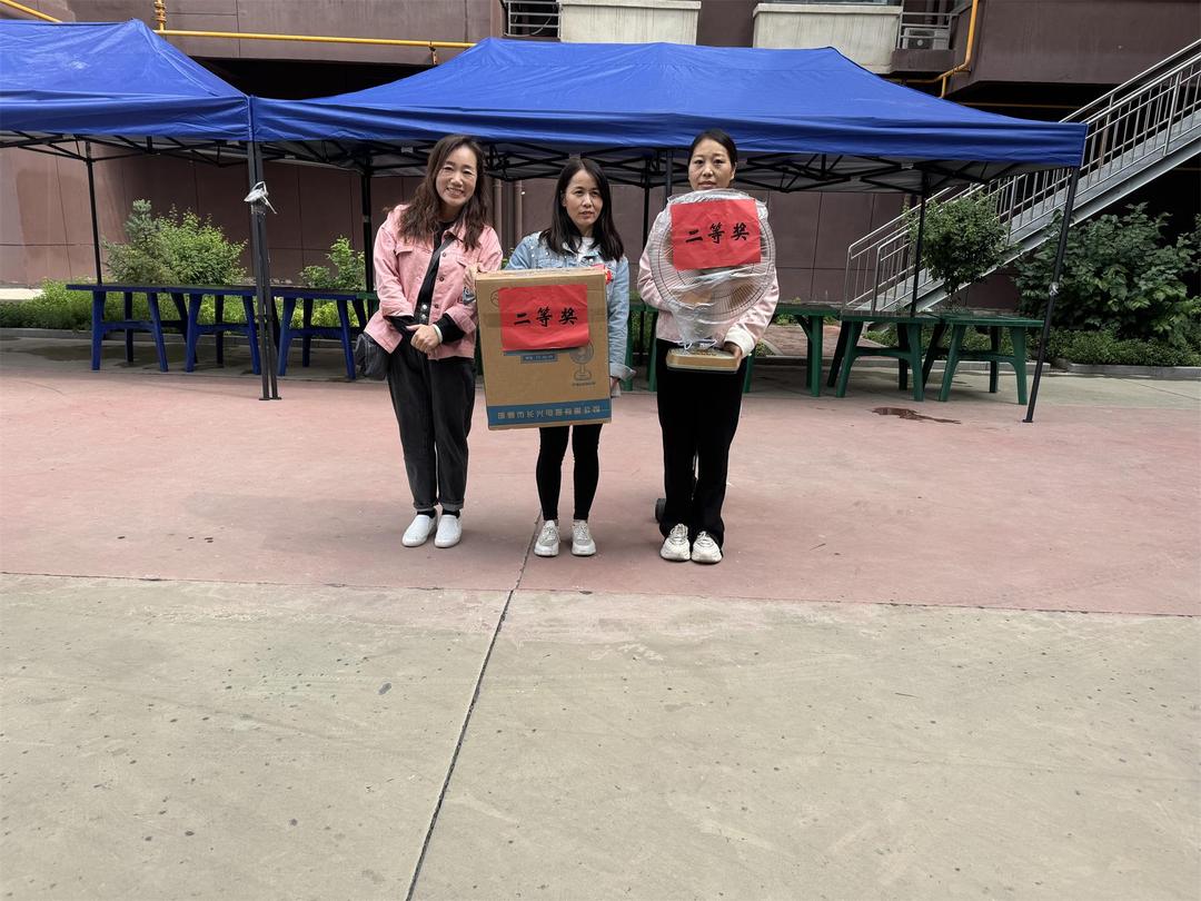 金沙路街道福利路社区在小区举办“微’服务传佳节 粽叶飘‘格’外香”的项目活动