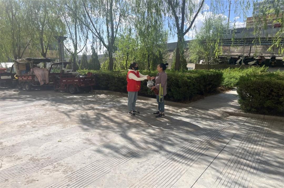 榆阳区鼓楼街道环城北路社区开展“情浓端午 粽香暖民”系列活动