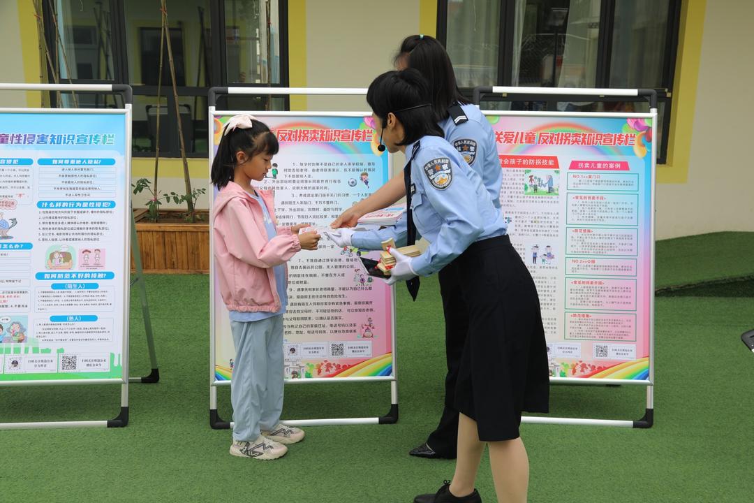 这边风“警”独好——女子防拐快板 打出宣传新节奏