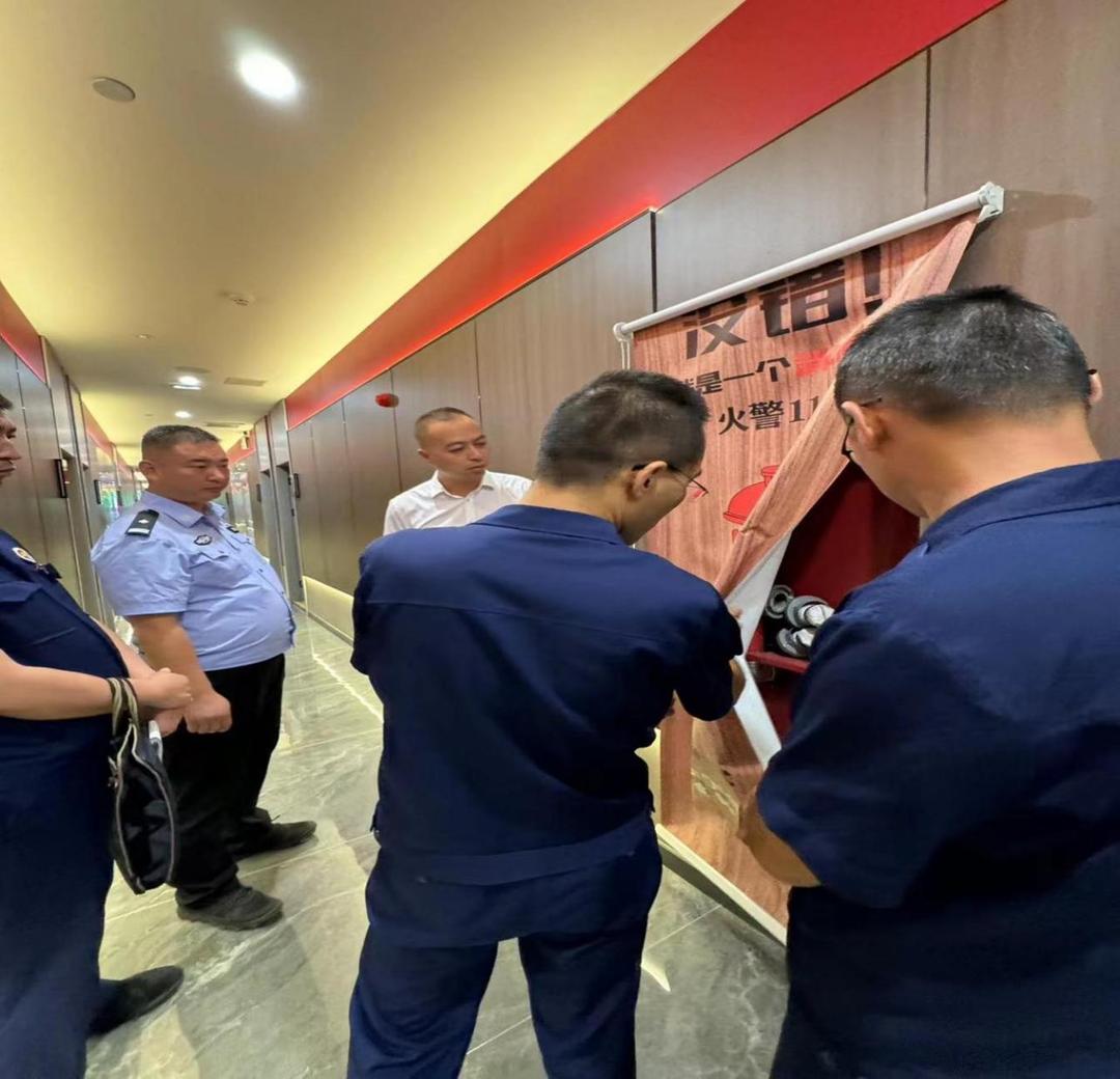 靖边县公安局联合消防救援大队开展“九小场所”安全隐患排查检查