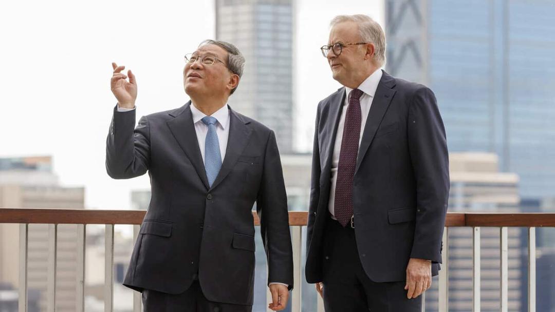 Prime Minister Anthony Albanese and Chinese Premier Li Qiang at the Kaarta Gar-up Lookout in Kings Park (AAP)