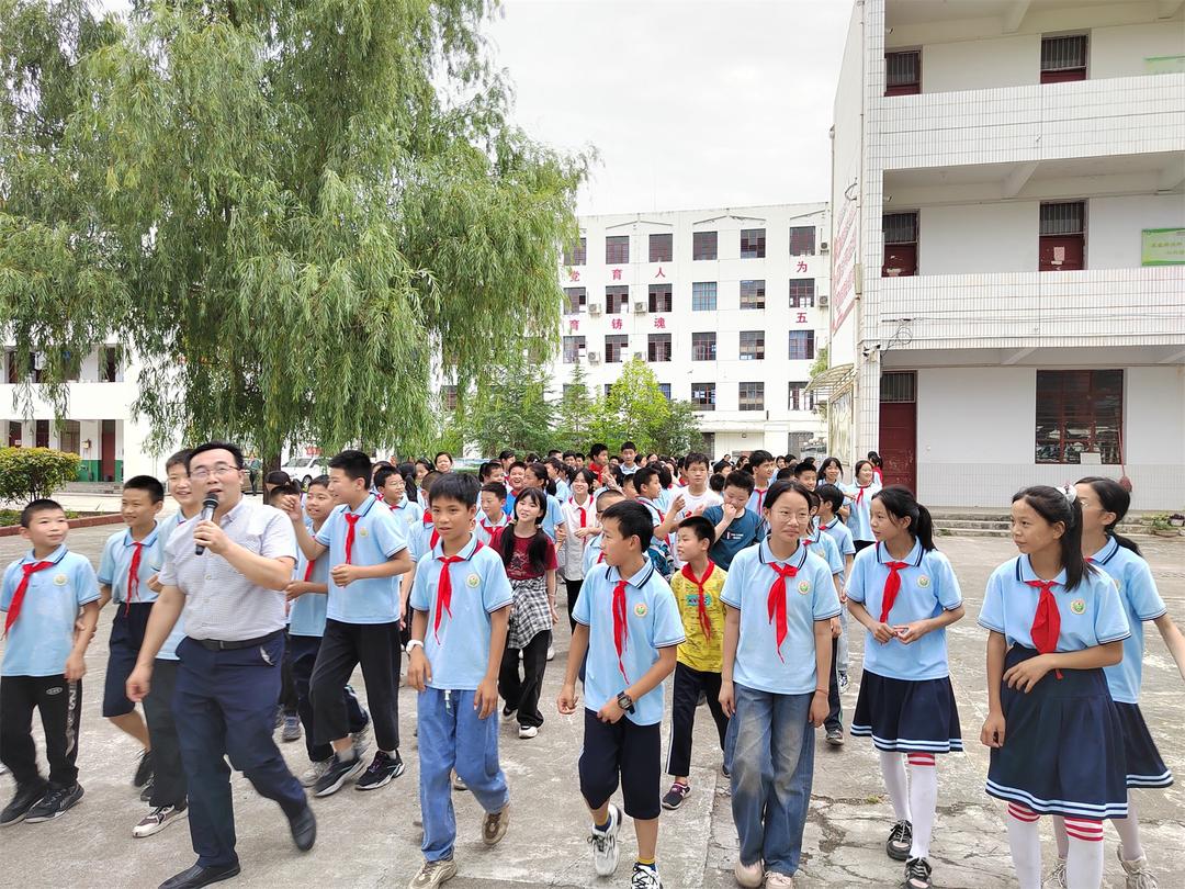 陕西省汉中市西乡县隆基中学举行校园开放日活动
