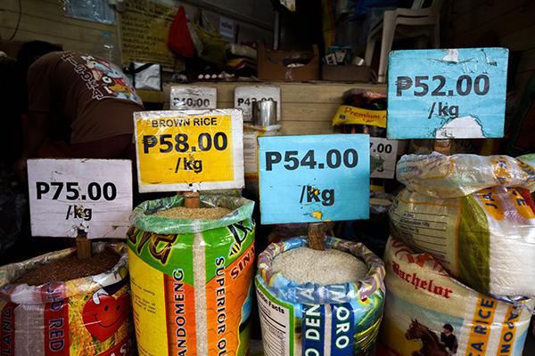 米价飙至14年新高菲律宾民众减少吃饭【内附音频】 | 中國報China Press
