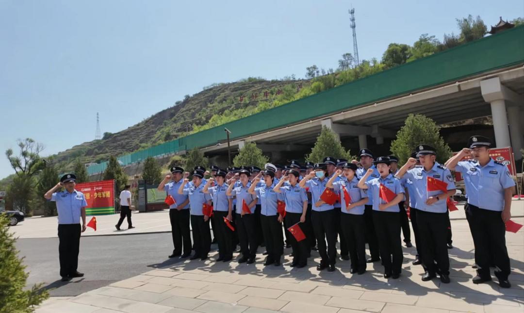 追光前行 解锁不一样的红色教育——靖边县公安局开展“寻足迹 强党性 庆七一 感党恩”主题实践活动