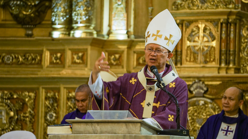 2020 年 2 月 26 日星期三，何塞·帕尔马大主教在宿务大都会大教堂主持圣灰仪式。| CDN 数码照片 Gerard Vincent Francisco