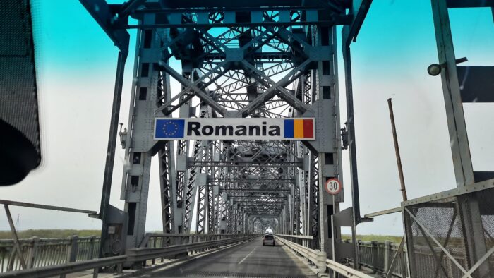 Drumul spre vacanţele în Grecia şi Bulgaria, o problemă. Podul Prieteniei  Giurgiu-Ruse intră în reparații! - Universul argesean