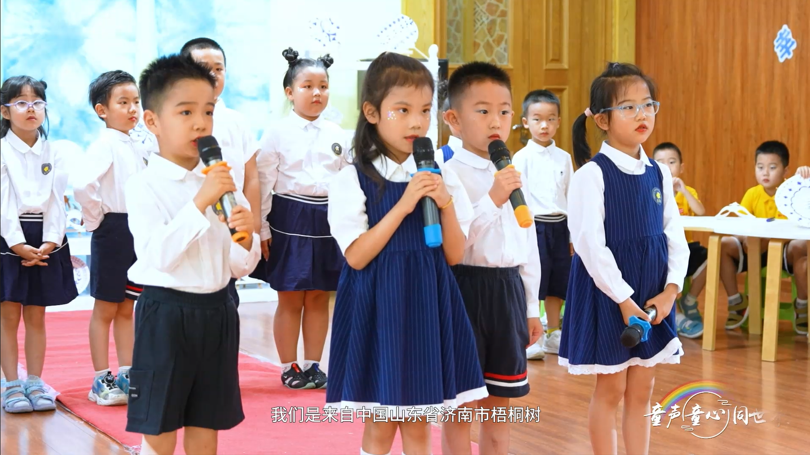 A group of children singing into microphones

Description automatically generated