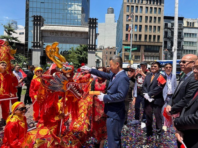 美国福建三山会馆和美国福建四海商会隆重举行“庆祝香港回归暨美国独立日”升旗仪式 . ..._图1-9