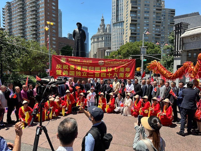 美国福建三山会馆和美国福建四海商会隆重举行“庆祝香港回归暨美国独立日”升旗仪式 . ..._图1-6