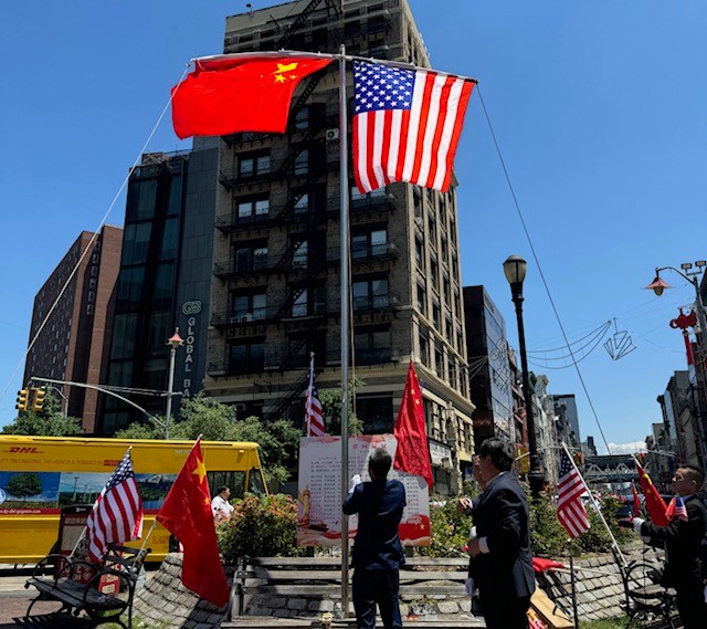 美国福建三山会馆和美国福建四海商会隆重举行“庆祝香港回归暨美国独立日”升旗仪式 . ..._图1-24