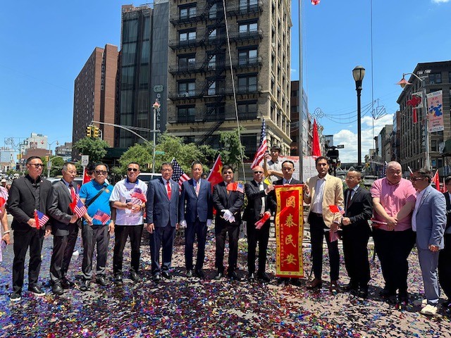 美国福建三山会馆和美国福建四海商会隆重举行“庆祝香港回归暨美国独立日”升旗仪式 . ..._图1-17