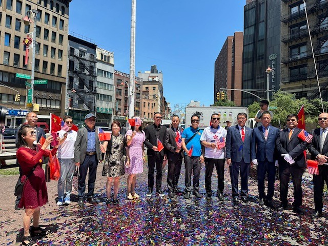 美国福建三山会馆和美国福建四海商会隆重举行“庆祝香港回归暨美国独立日”升旗仪式 . ..._图1-16