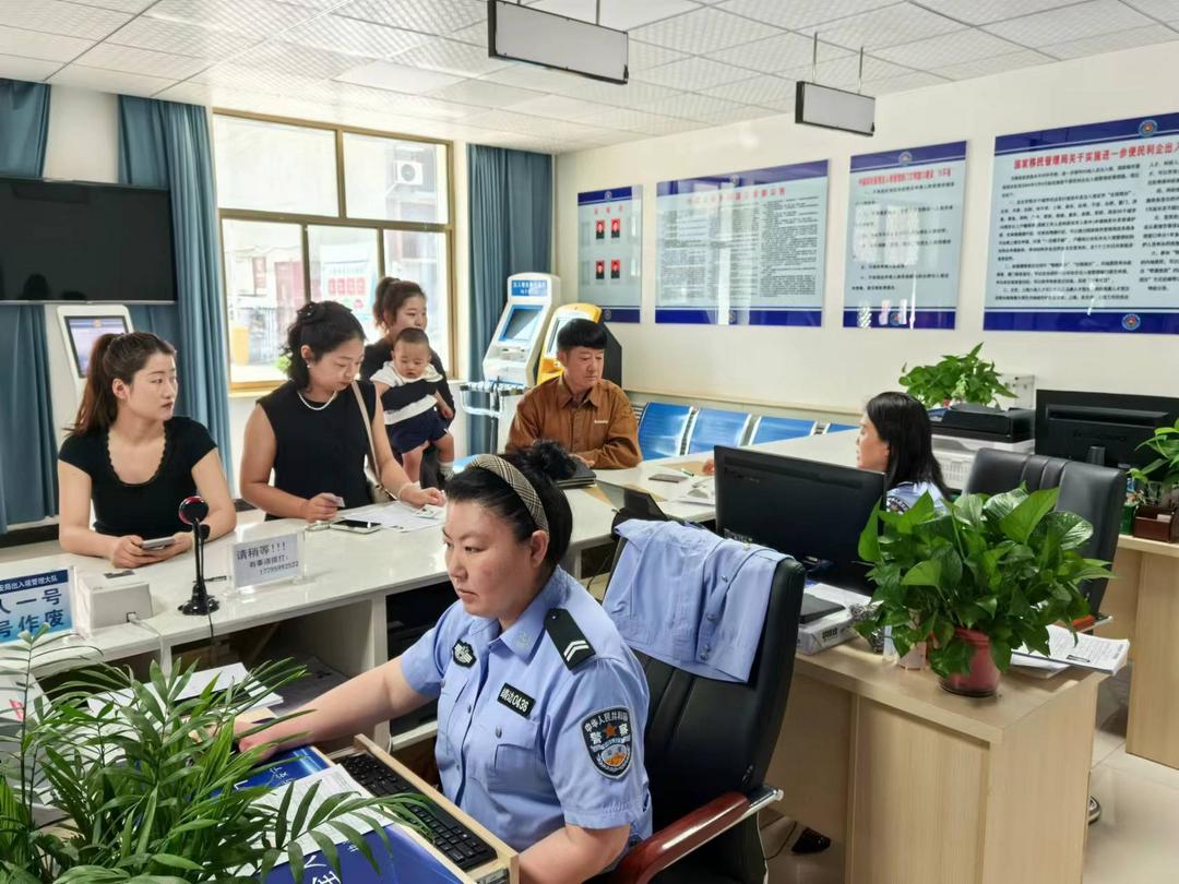 【夏季行动】全面提速  延时服务！靖边公安出实招应对暑期出入境办证高峰