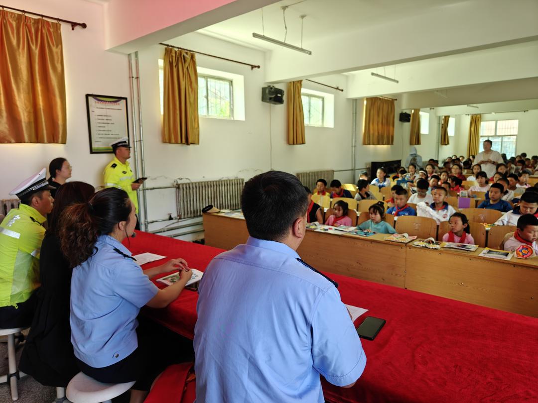 靖边公安龙洲派出所:做实基层警务,让群众幸福“满格” 靖边公安龙洲派出所:做实基层警务,让群众幸福“满格”