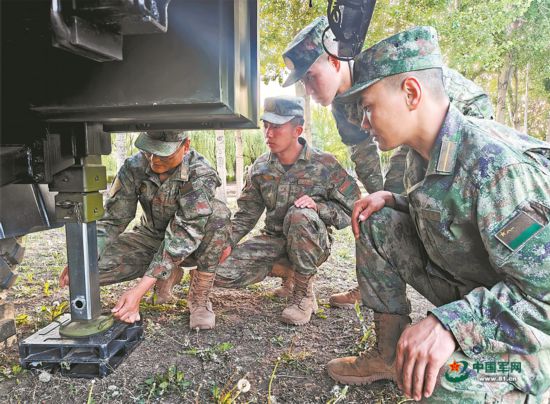 為戰育人，部隊與軍校的“雙向奔赴”