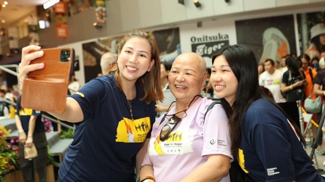 “散发希望”筹款活动 逾4000人剃发支持癌童_阿根廷_新闻_华人头条