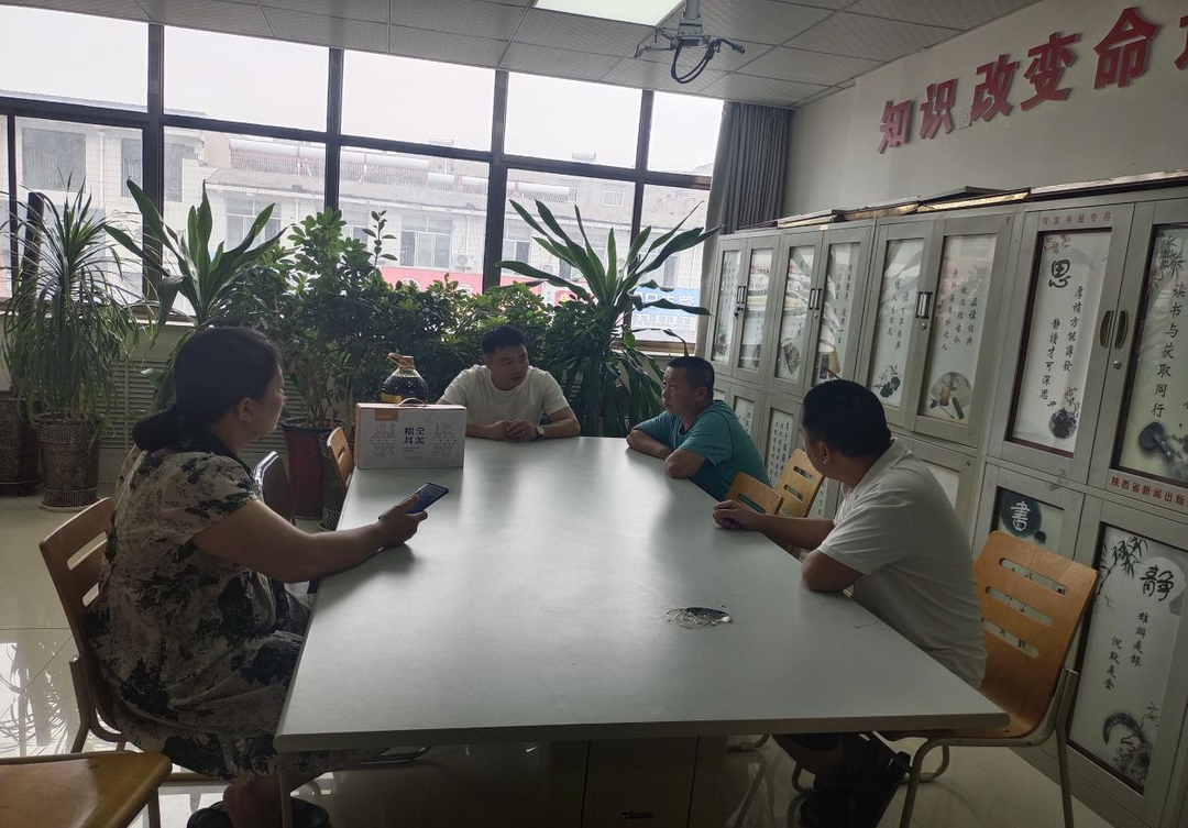 鼓楼街道环城北路社区退伍军人齐聚社区共忆军旅岁月，畅谈美好未来