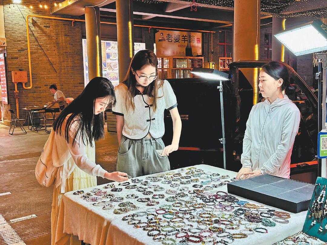 榆林：浓浓“烟火气”点亮“夜经济”