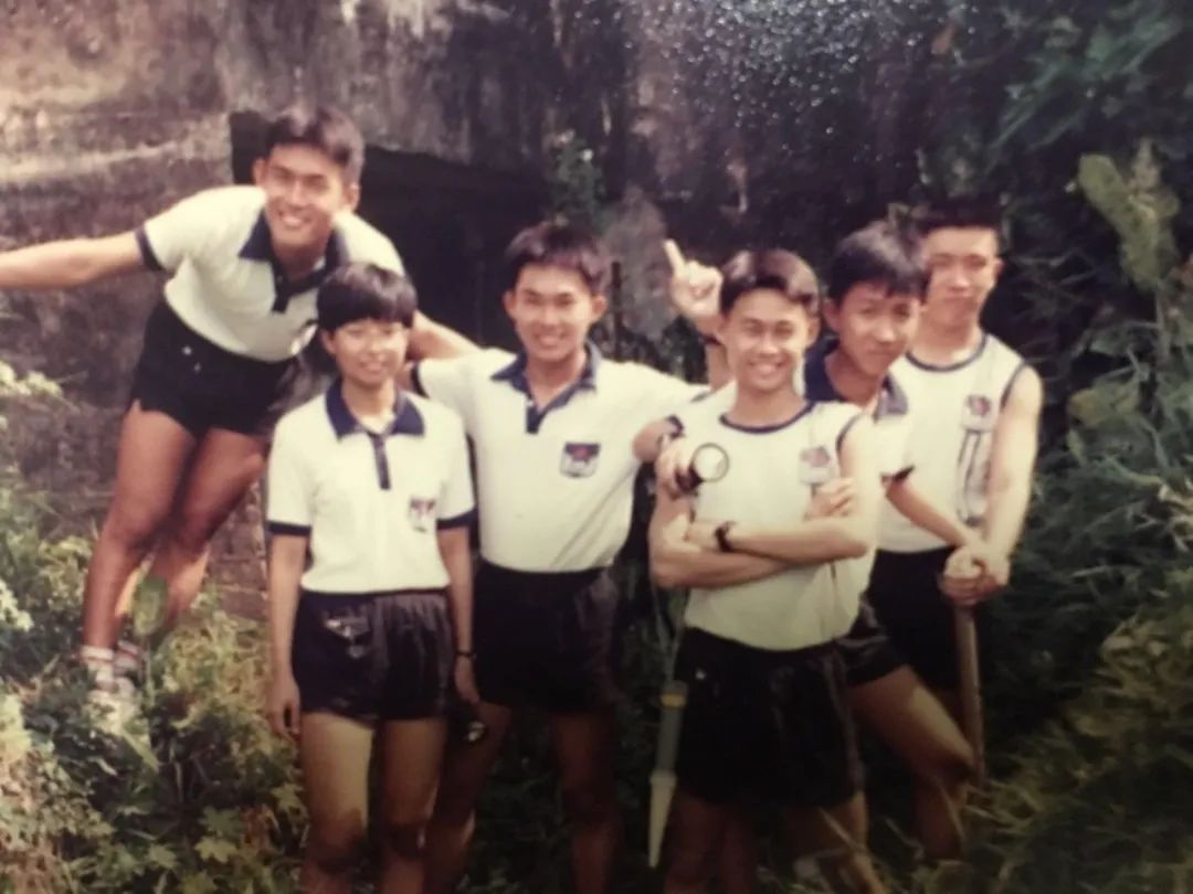 出生平凡、创业被朋友耻笑，新加坡前军官如何让小公司成亿元上市企业？_全球_新闻_华人头条