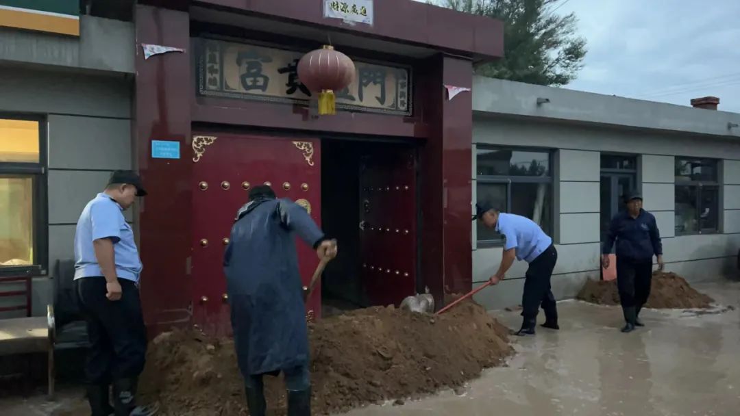 靖边公安：疾风骤雨里的警民情