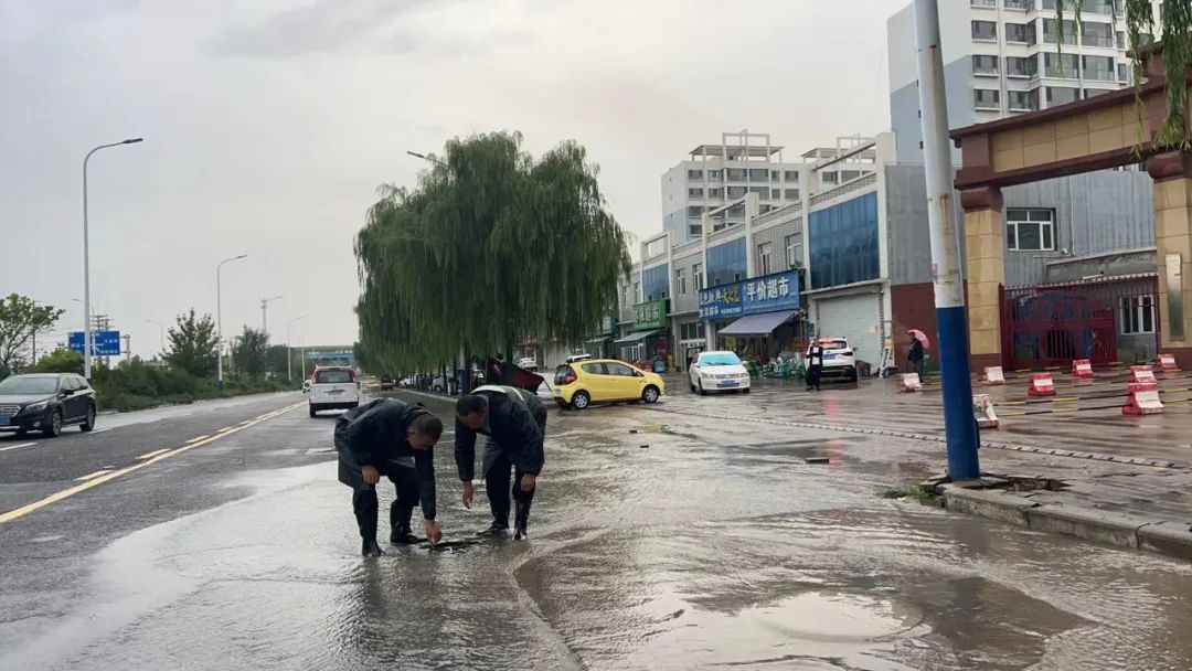 靖边公安：疾风骤雨里的警民情